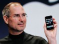 /album/fotogalerij-steve-jobs/steve-jobs-holding-iphone-jpg/
